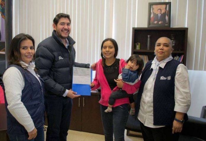 Secretario de Educación entrega Beca Madres Jóvenes y Jóvenes Embarazadas 1