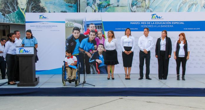 Participan alumnos de educación especial en Ceremonia Cívica 4