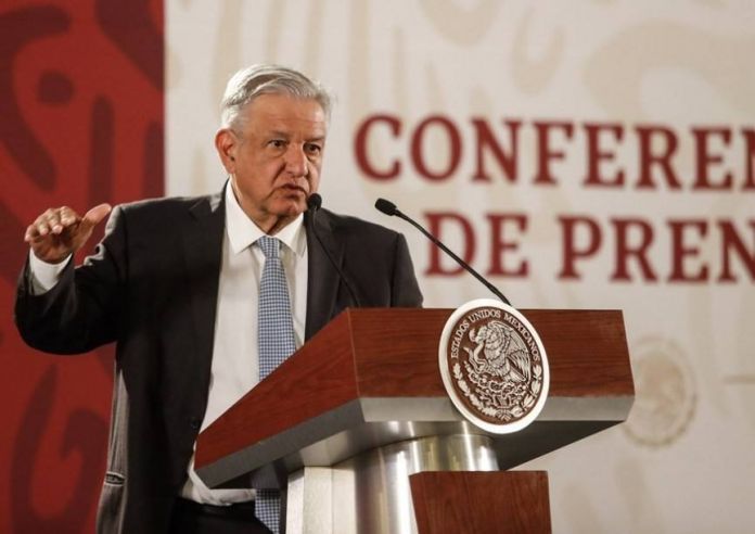 Celebra López Obrador aprobación de reforma educativa