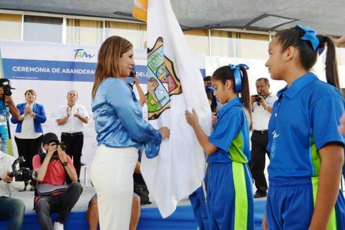 FOTO UNO EL ABANDEAMIENTO