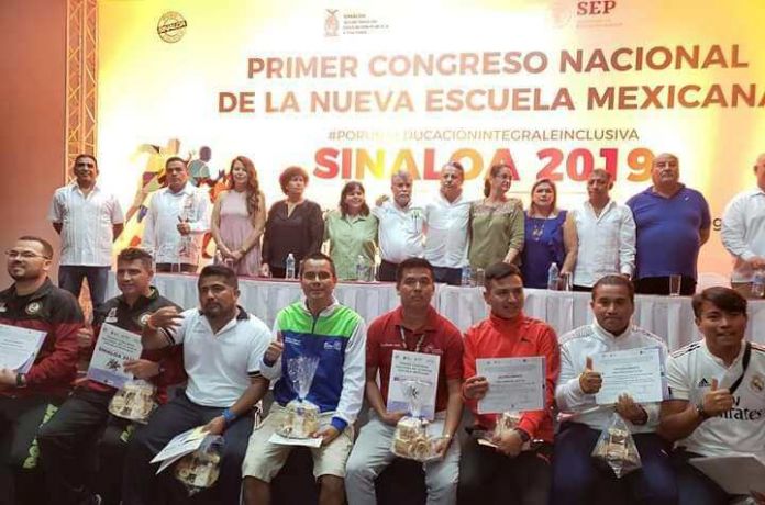 FOTO UNO EL PROFESOR JAVIER SALDAÑA RIOS