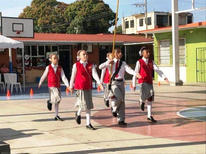 FOTOUNO1ENELGIMNASIO