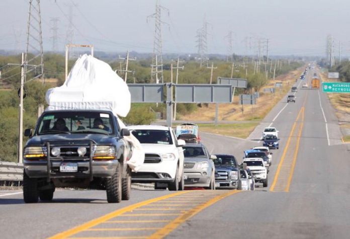 TAM-211-2019.-Miles de paisanos y turistas ingresan por Tamaulipas en este periodo vacacional. (1)
