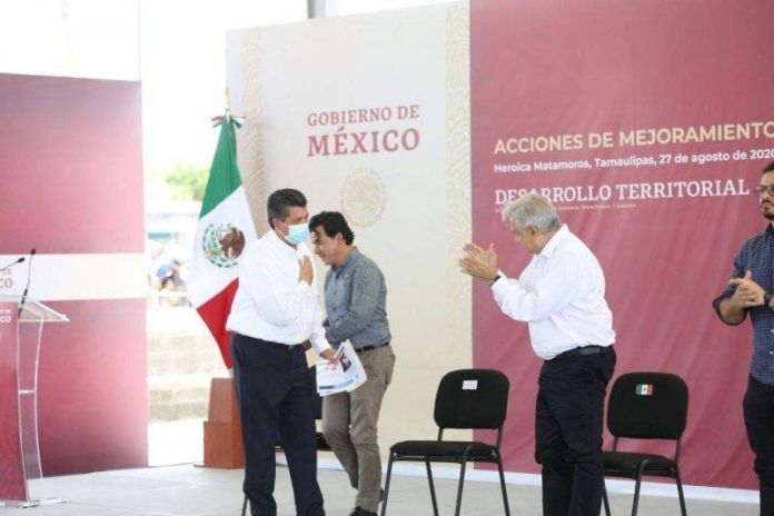 amlo y cabeza de vaca