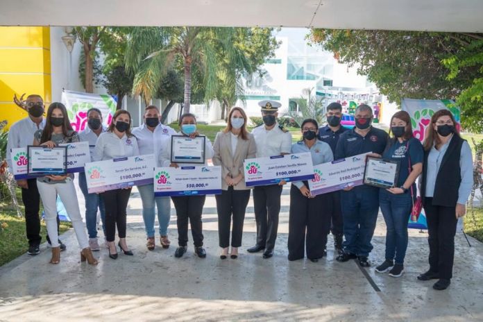 DIF-056-2021.-Mariana Gómez premia a los voluntarios del año 2021 que fueron postulados por su trabajo altruista en Tamaulipas (5)