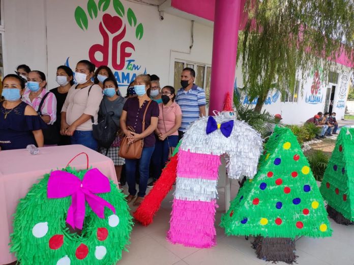 DIF-062-2021.-En esta temporada decembrina DIF Tamaulipas compra piñatas más de 3 mil piñatas a mujeres de comunidades rurales. (2)