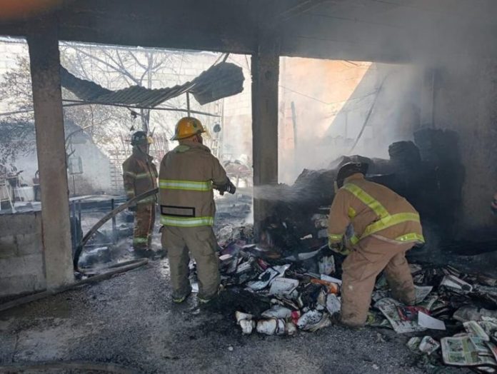 piñatas (1) Se quema negocio de piñatas