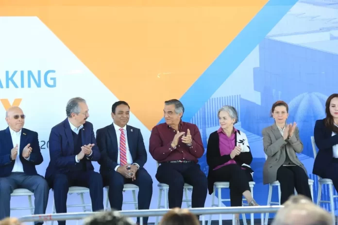 036-2025.-Coloca Américo primera piedra de nueva planta Medline en Nuevo Laredo (4)