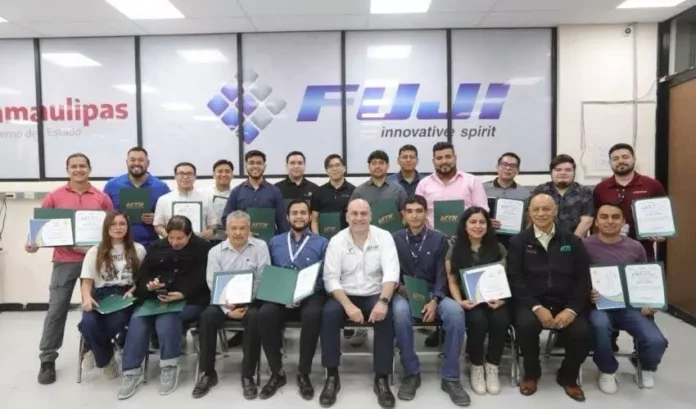 UTT-009-2026.-Forma-UTTN-talento-especializado-en-ensamble-electronico-con-diplomado-SMT-3