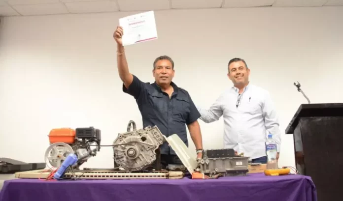 UPV-008-2026.-Refuerza-UPV-especializacion-de-sus-estudiantes-con-capacitacion-en-tecnologia-de-autos-hibridos-2-850x500