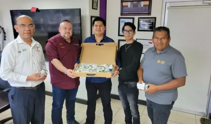 UPV-009-2026.-Contribuyen-egresados-de-la-UPV-a-la-formacion-tecnica-mediante-donacion-de-material-electroneumatico-1-850x500